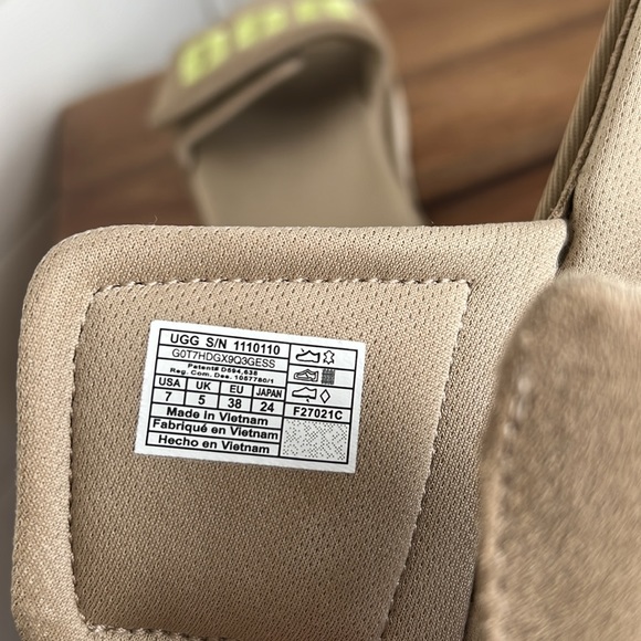 UGG platform slides - Picture 15 of 17